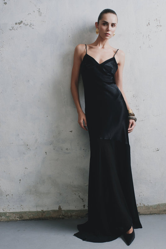 Vestido largo de satén iridiscente Evelyn - Negro