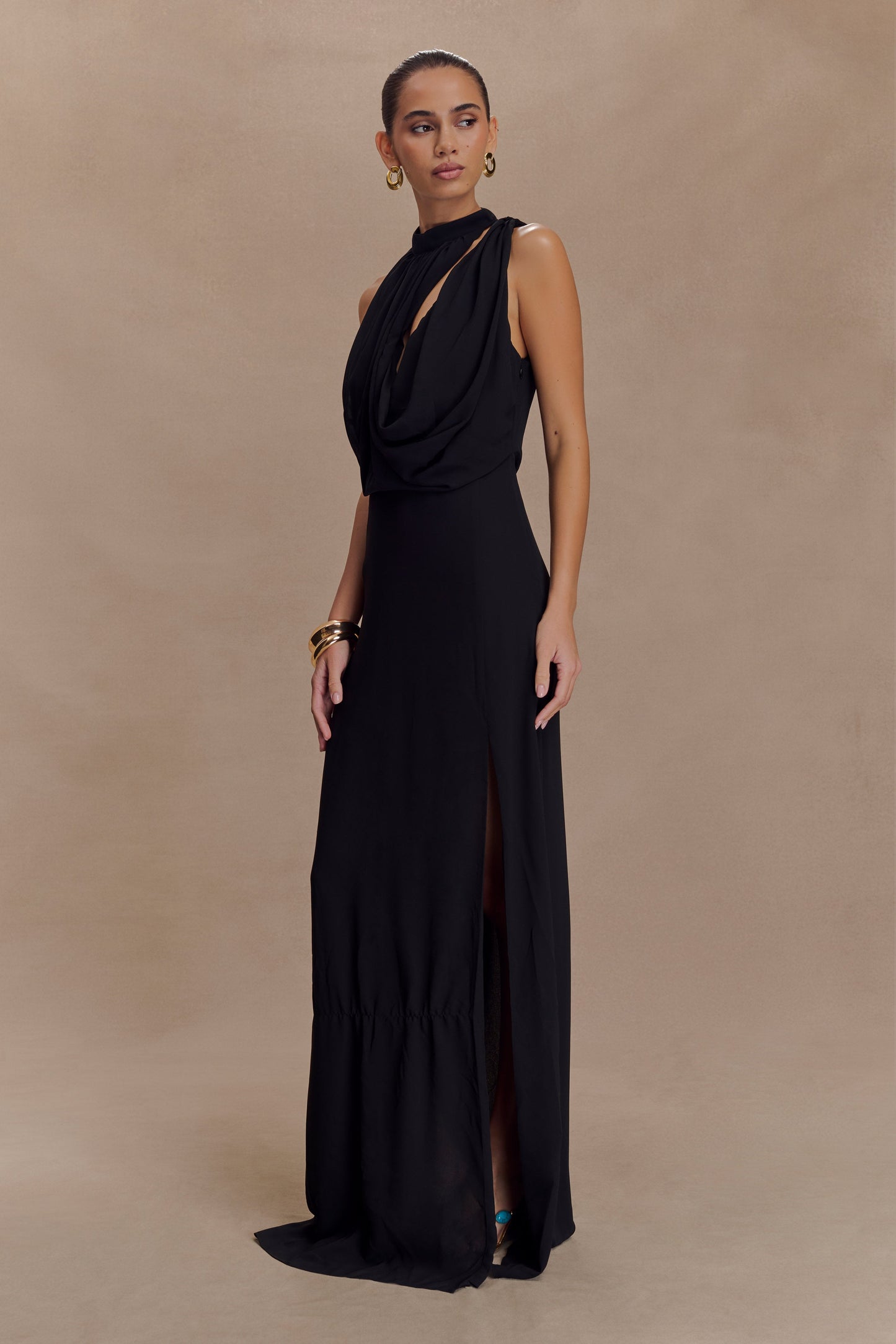 Vestido maxi con cuello papaya Galia - Negro