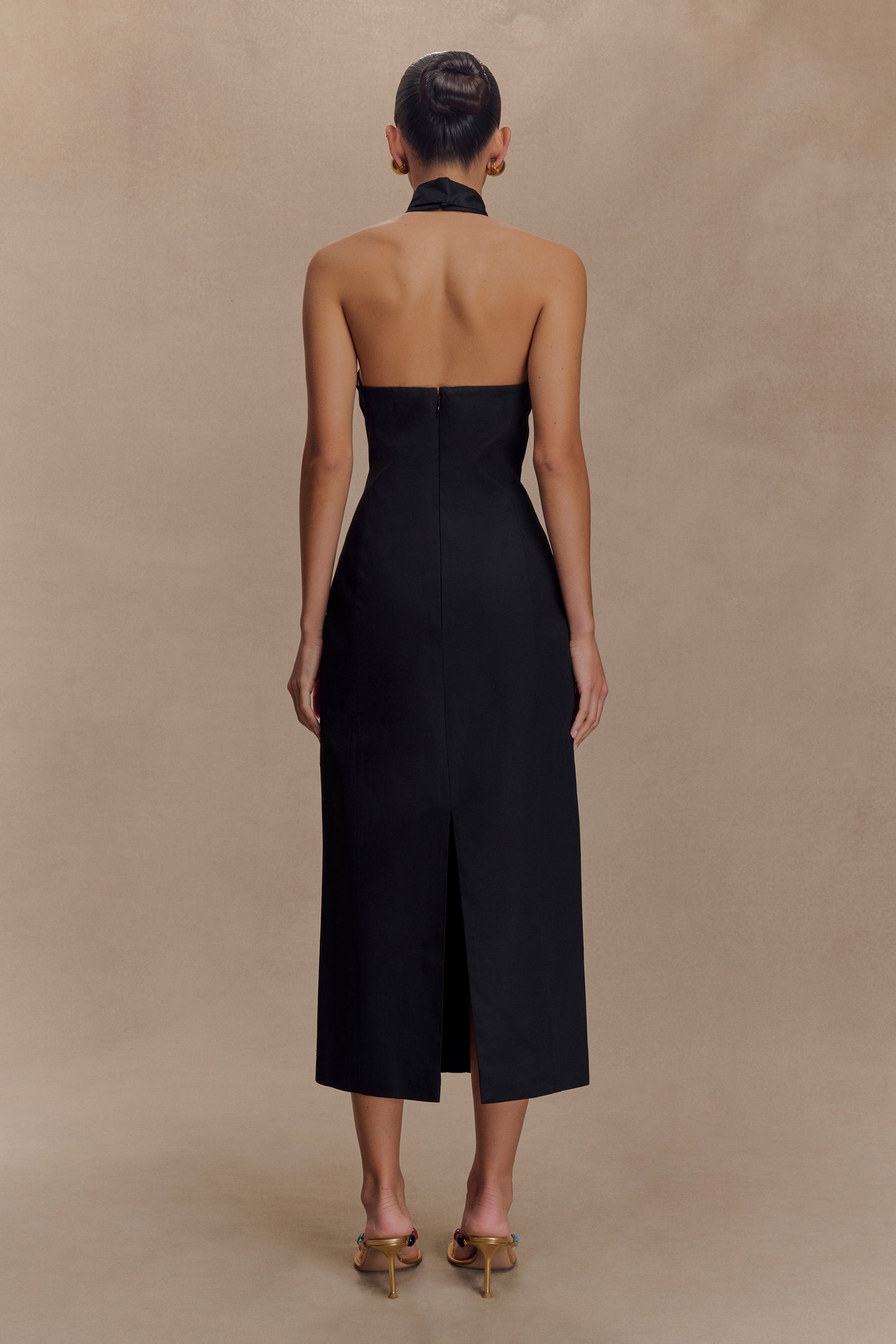 Vestido midi con cuello halter de Simona - Negro
