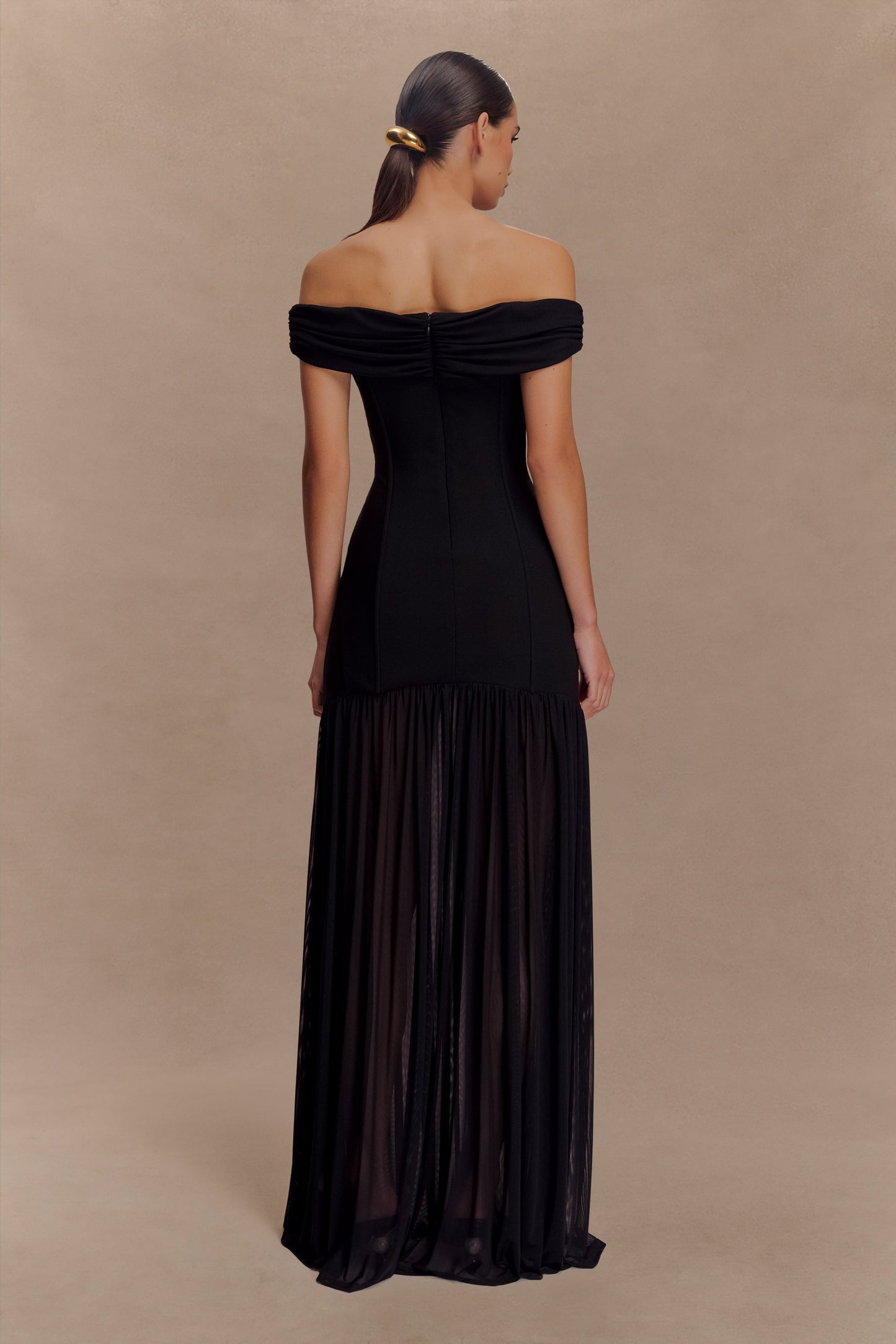 Vestido largo maxi de crepé con hombros caídos Kellie - Negro