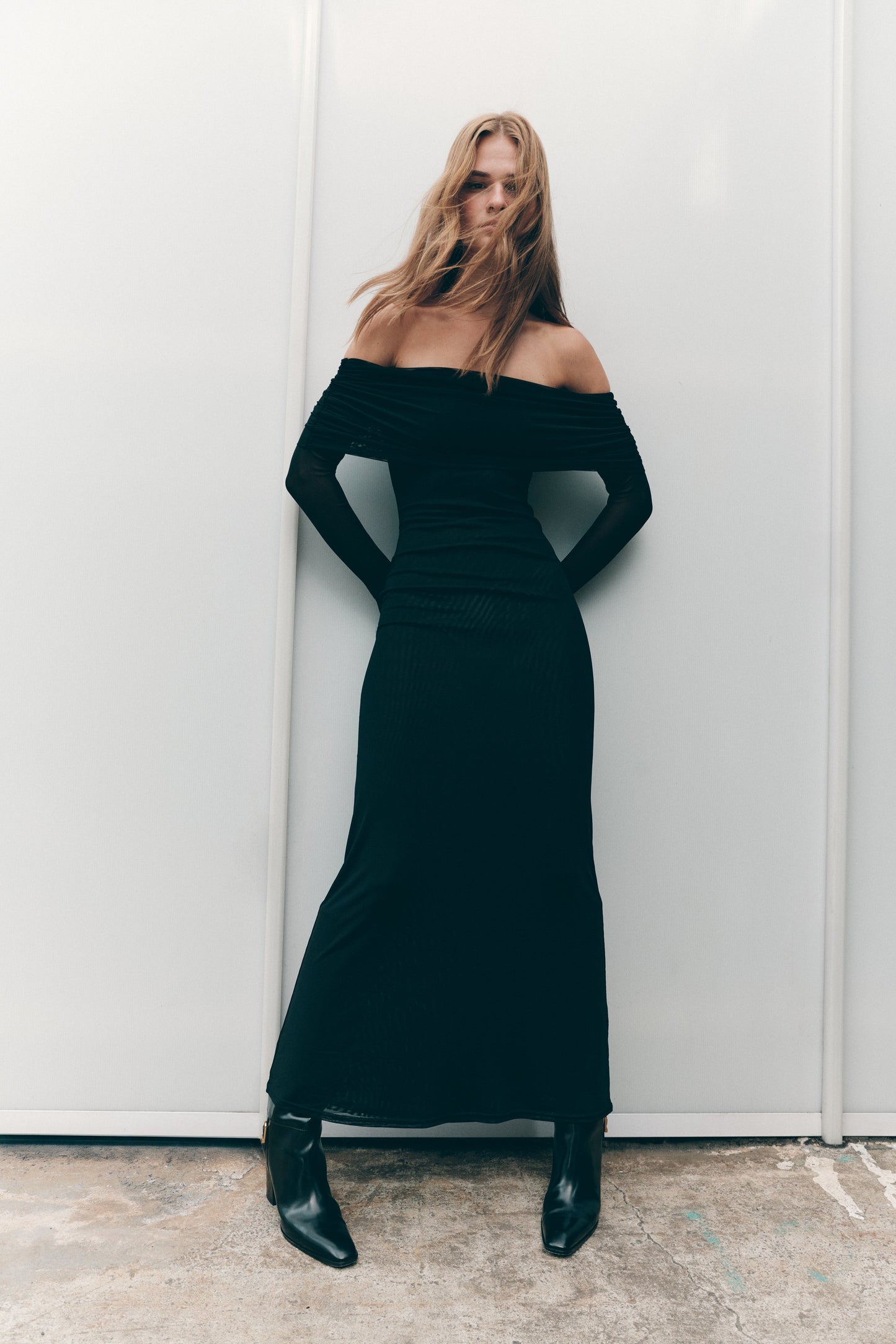 Vestido largo maxi transparente sin hombros Josie - Negro
