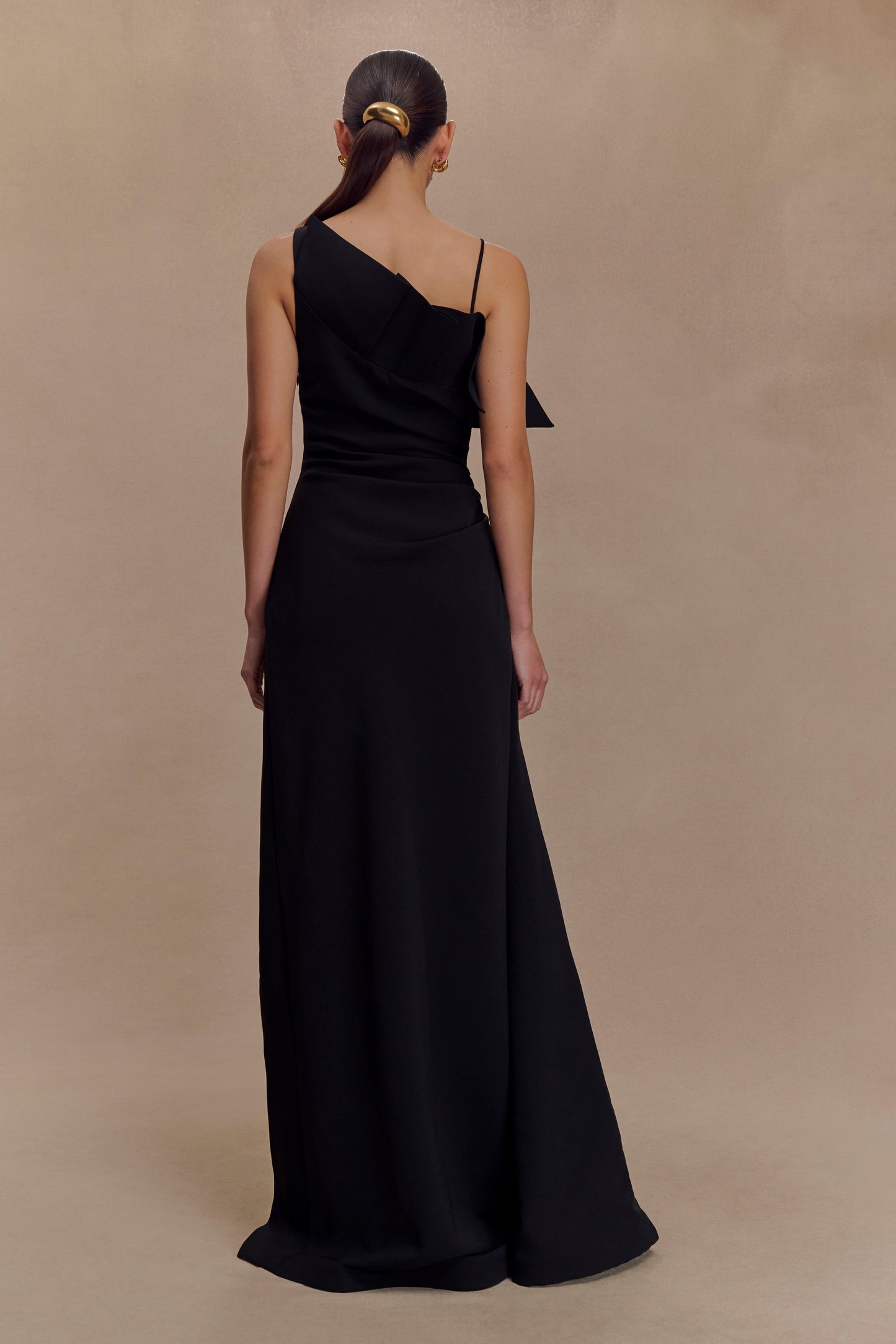 Vestido largo de crepé con un solo hombro Adalyn - Negro