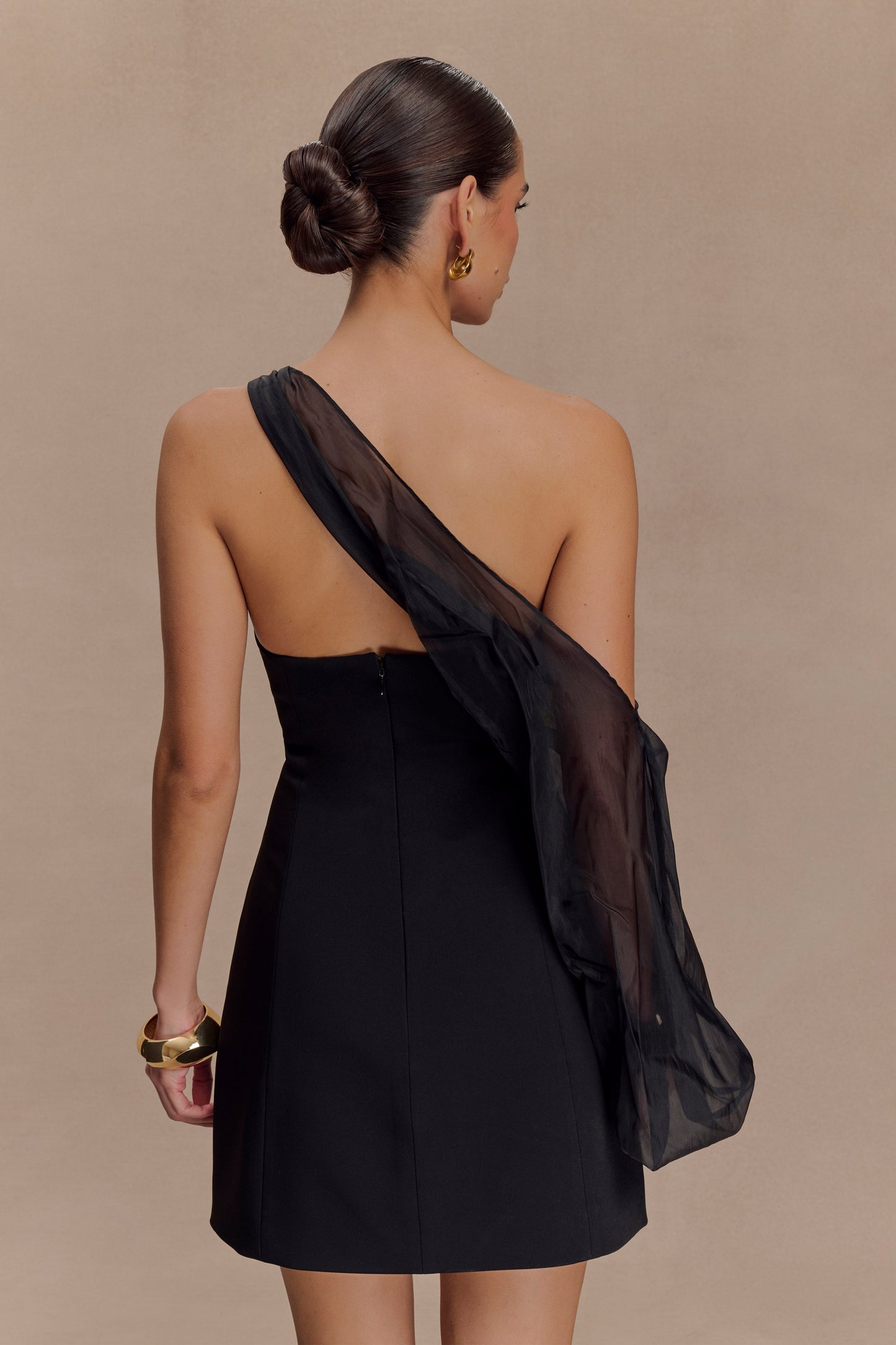 Vestido Mini de Organza Effie con una Mangare - Negro