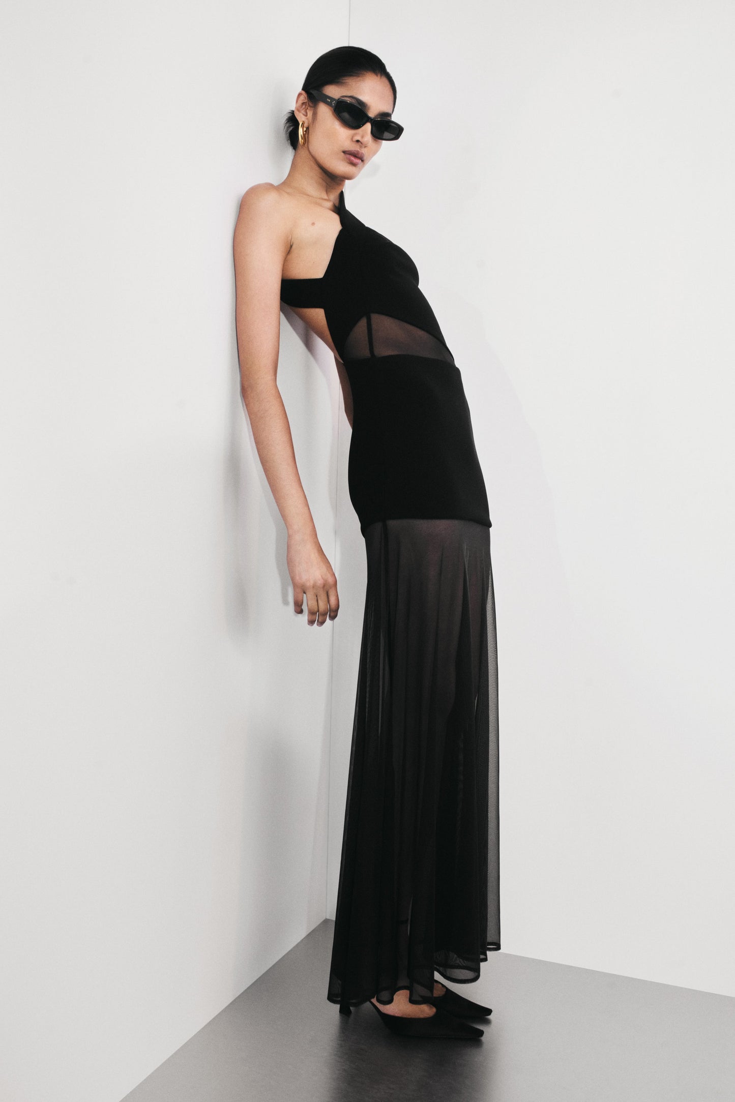 Vestido largo de malla con recortes Vashti - Negro