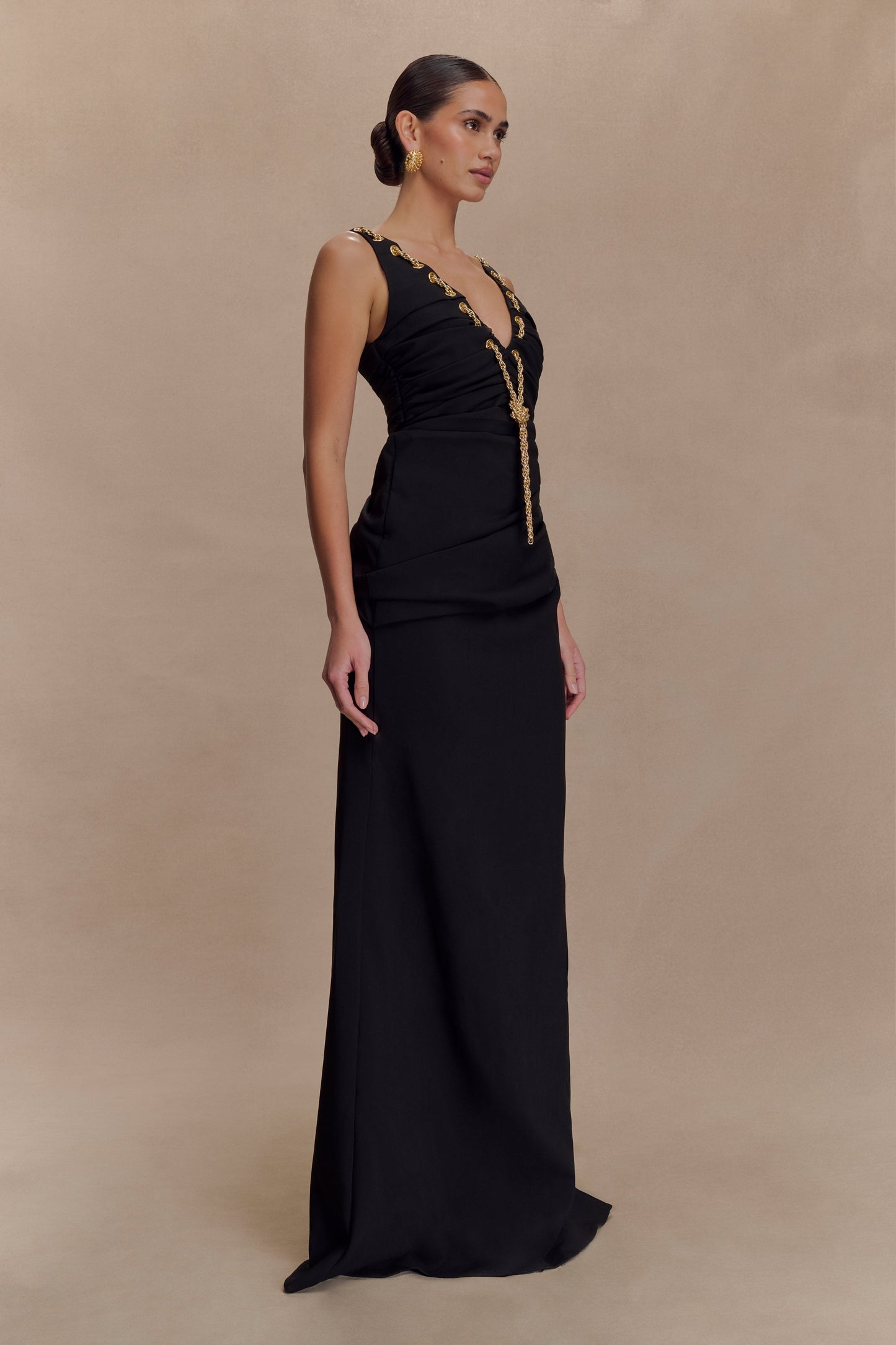 Vestido largo tipo maxi con escote bajo Axton - Negro