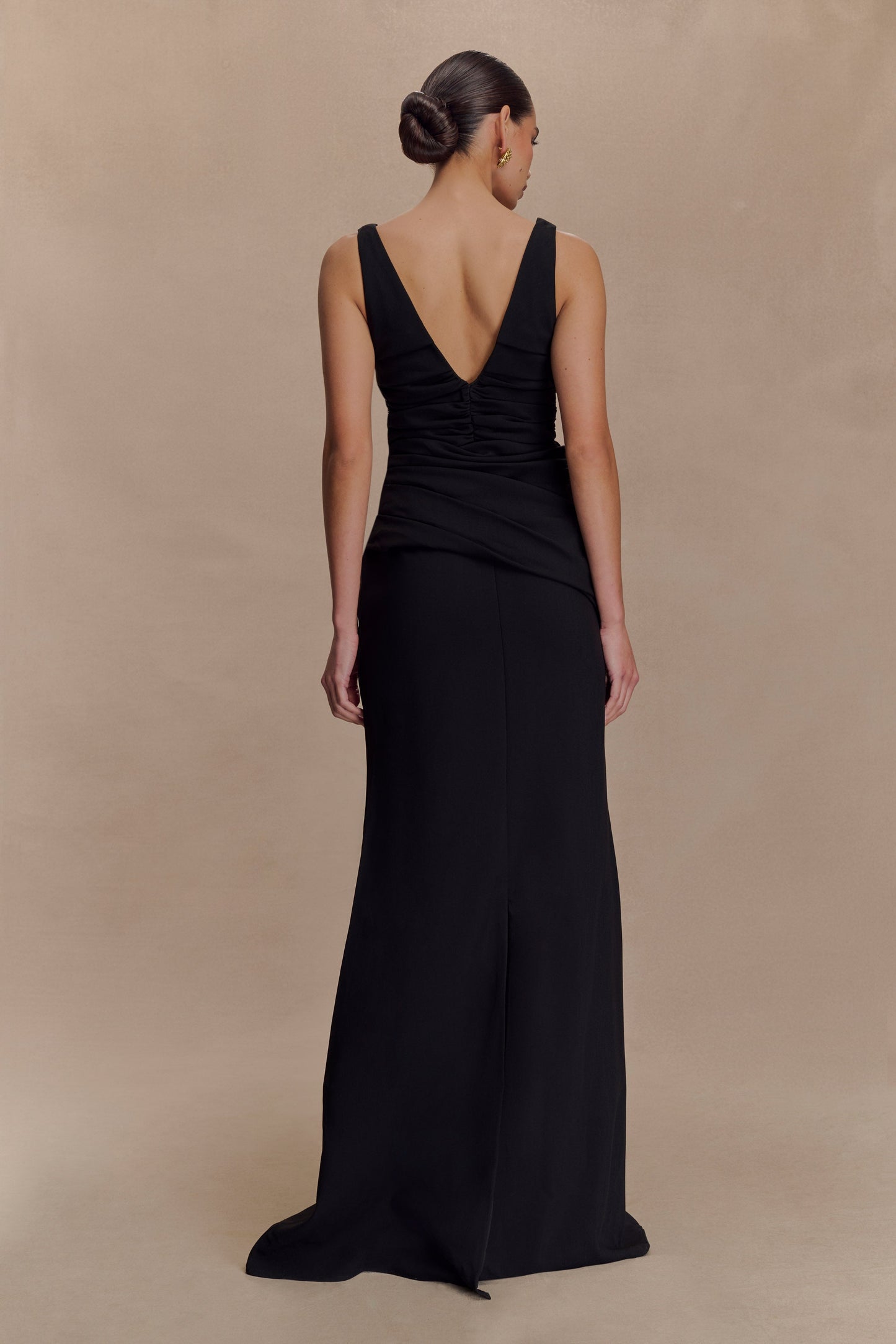 Vestido largo tipo maxi con escote bajo Axton - Negro