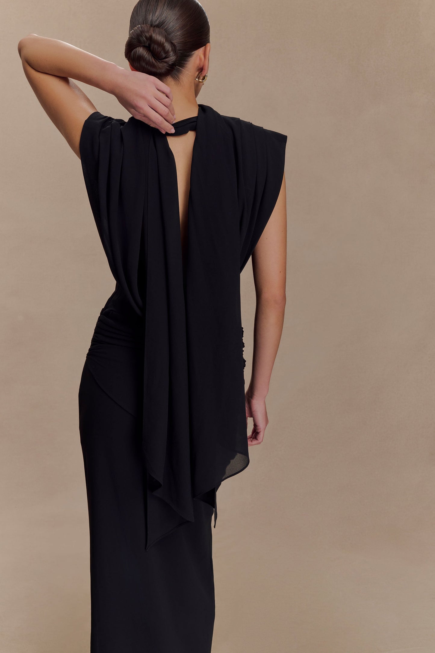 Vestido maxi de gasa Giulia Draped en negro