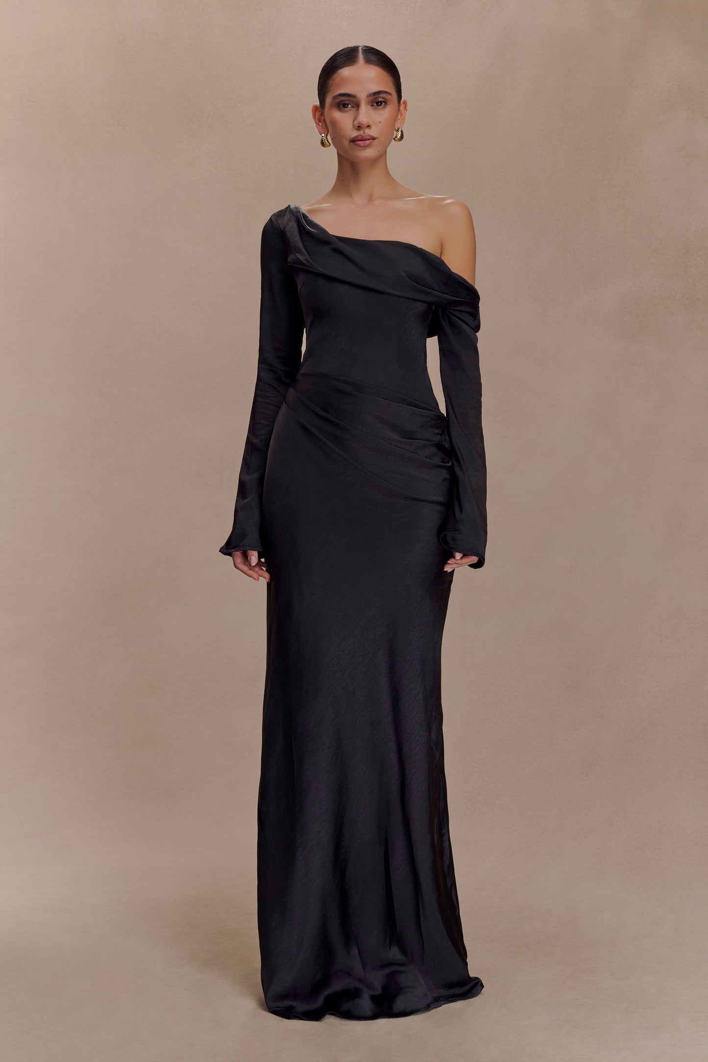Vestido largo de satén con manga larga Iris - Negro