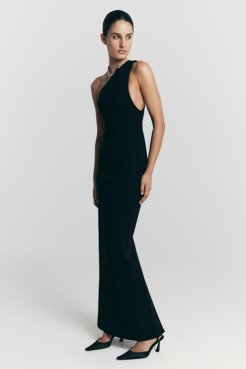 Vestido maxi de crepé de un hombro Milena - Negro