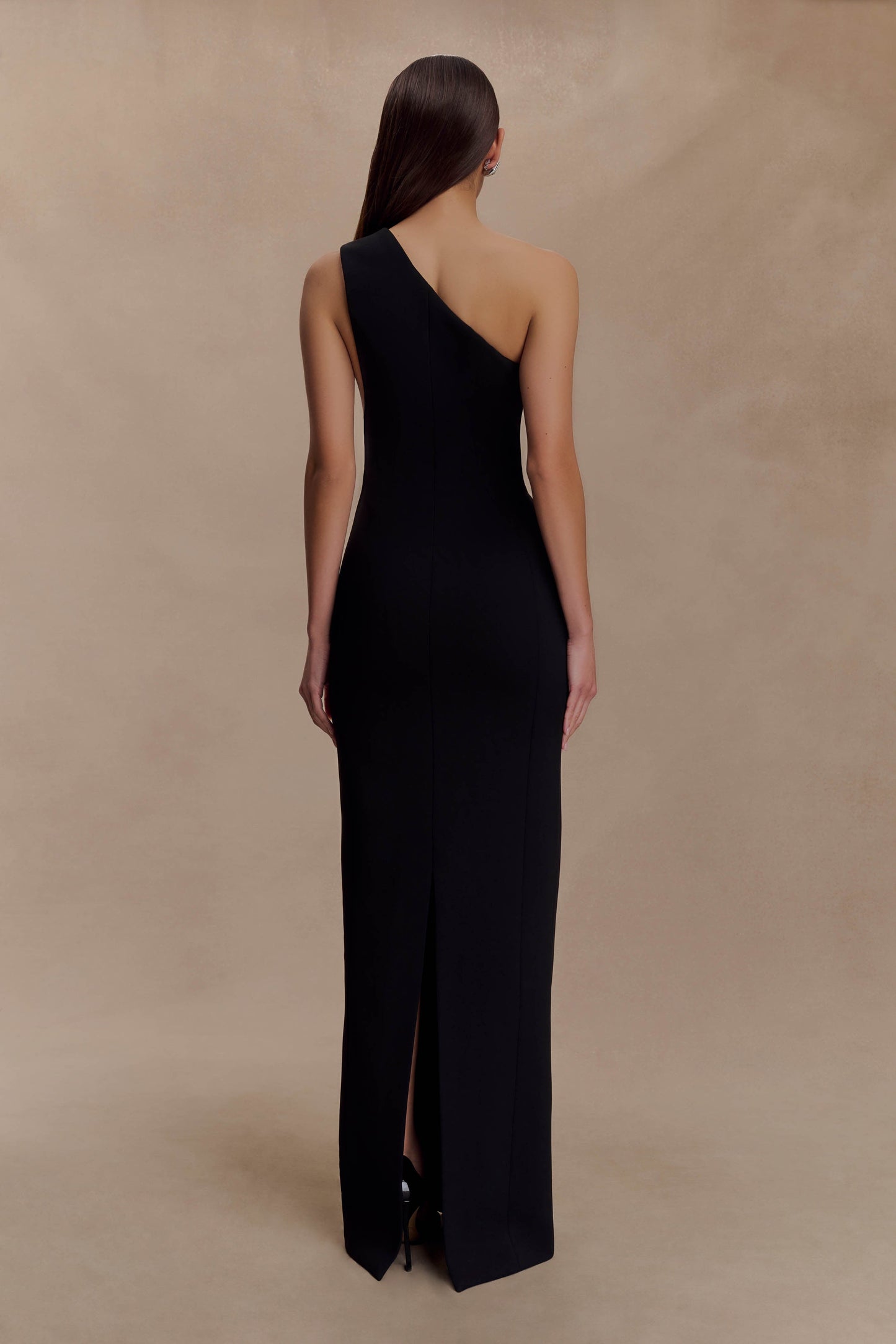 Vestido maxi de crepé de un hombro Milena - Negro