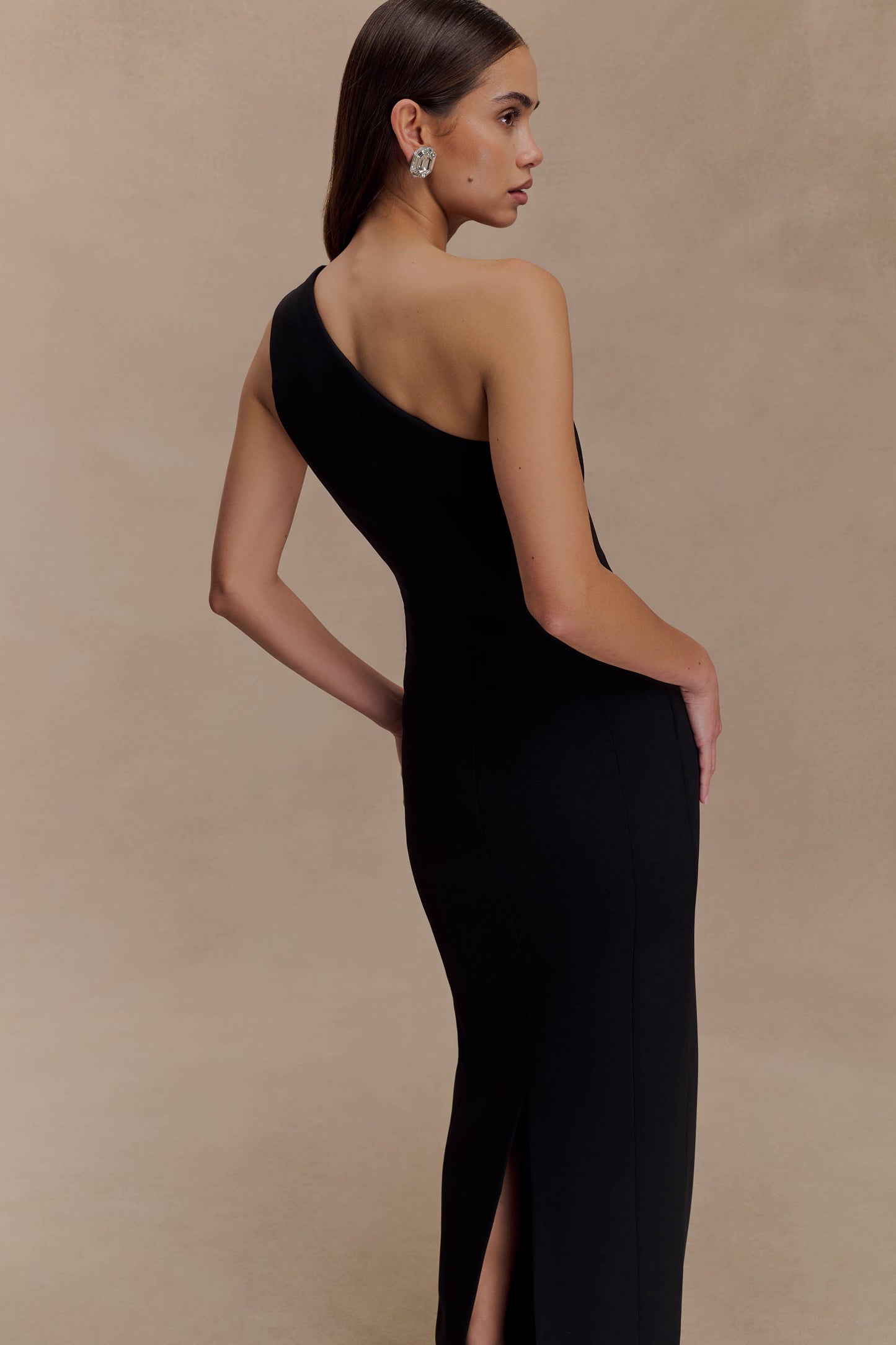 Vestido maxi de crepé de un hombro Milena - Negro