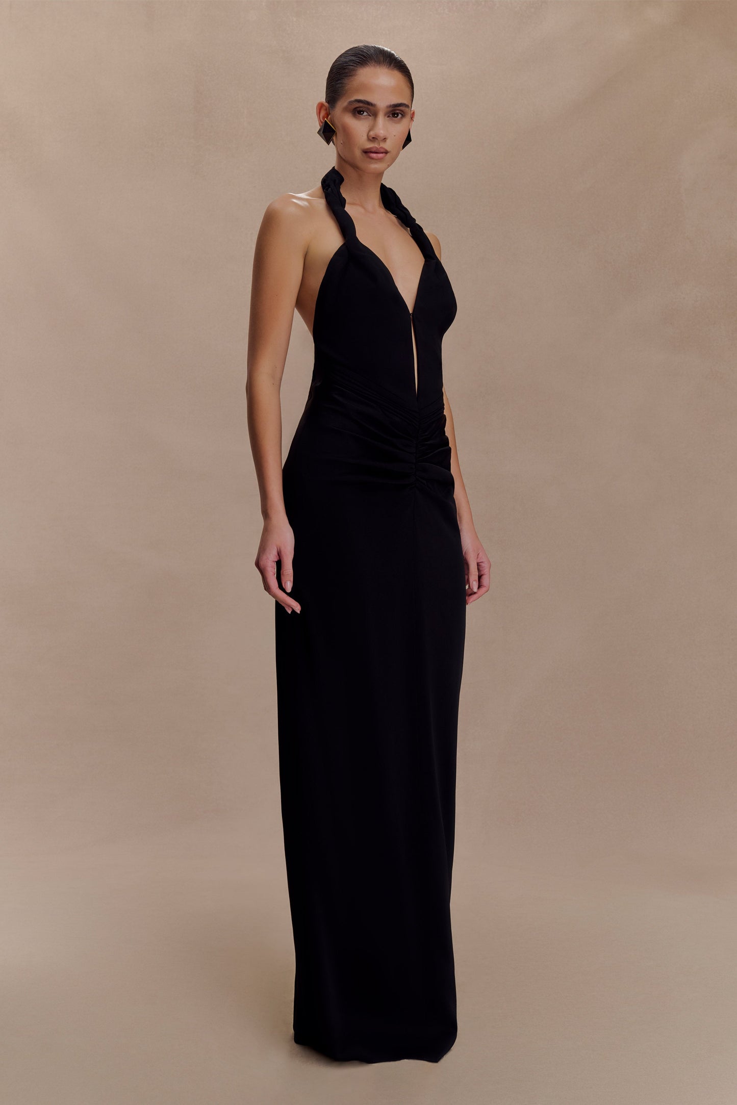 Vestido largo con cuello en V Vivianne en negro