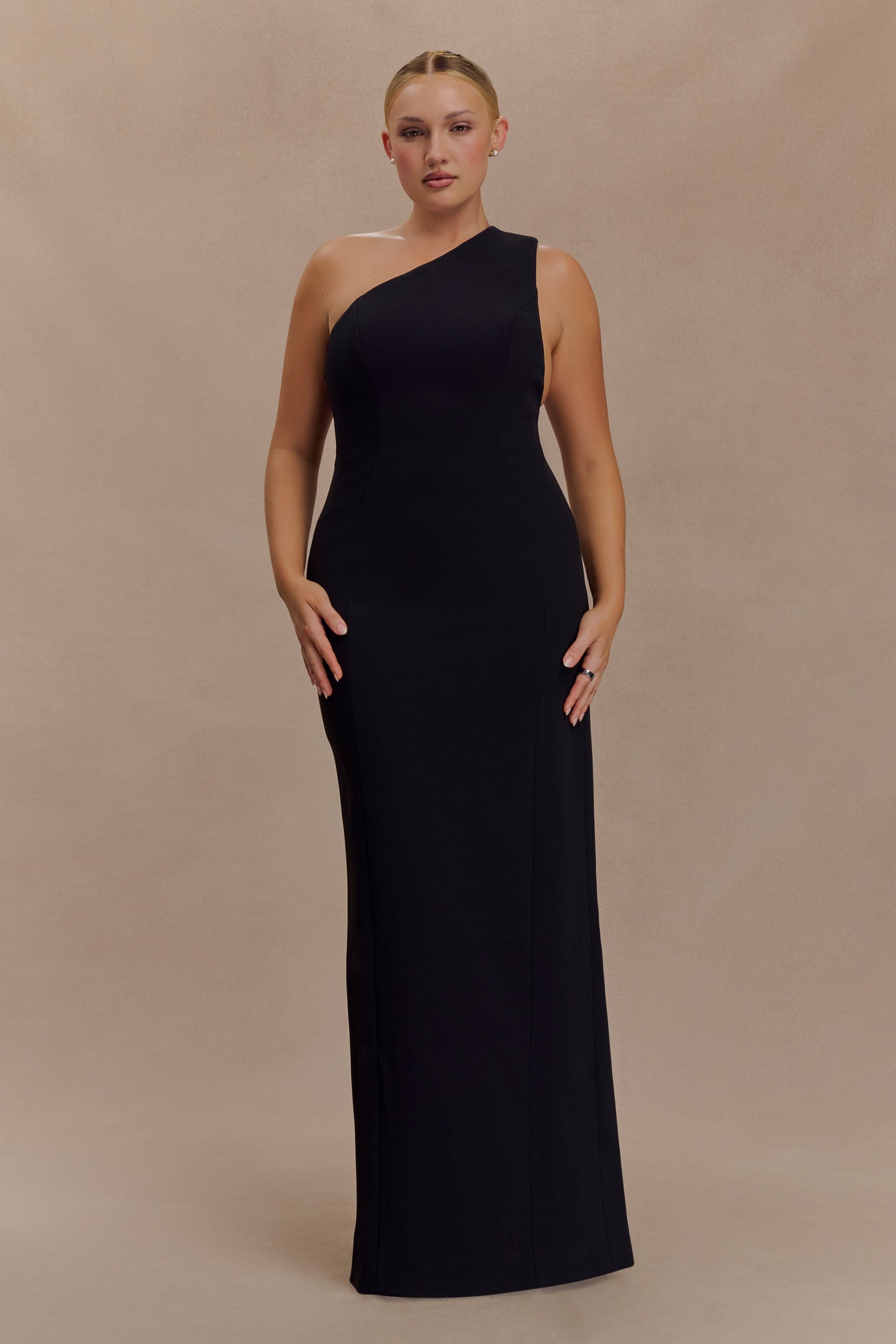 Vestido maxi de crepé de un hombro Milena - Negro