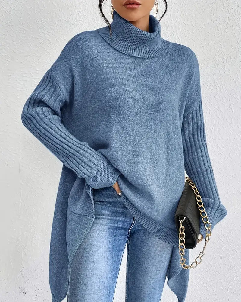 Blusa con escote en V asimétrico y tirantes anchos