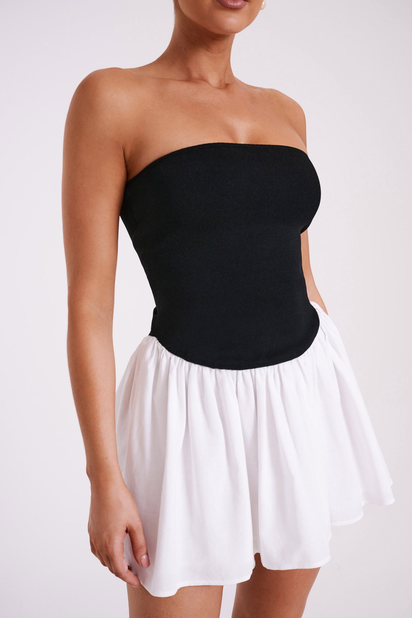 Vestido corto de punto y lino Hannah - Negro/blanco