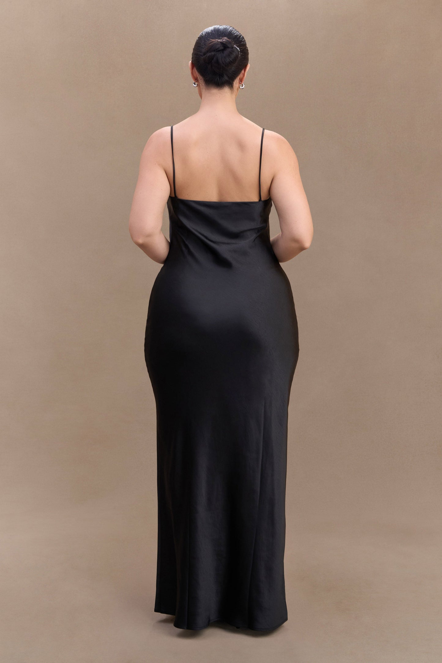 Vestido largo satinado Lilly Sweetheart - Negro