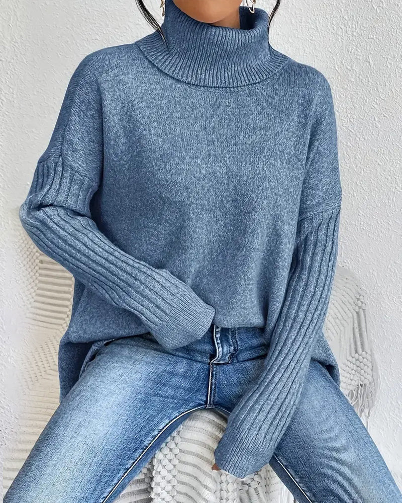 Blusa con escote en V asimétrico y tirantes anchos